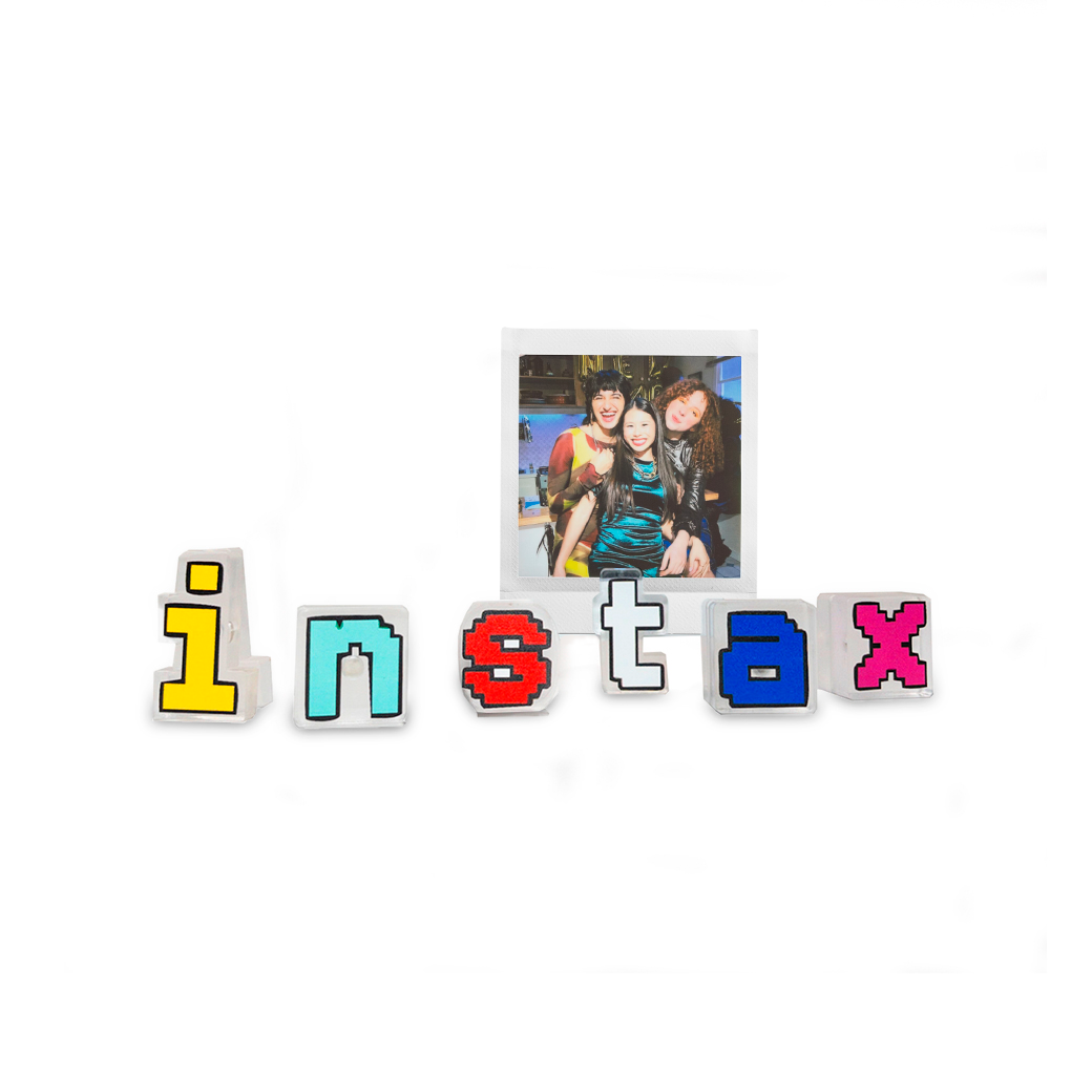 Combo Clipe para fotos letras instax™ + 10 fotos instax™ SQUARE