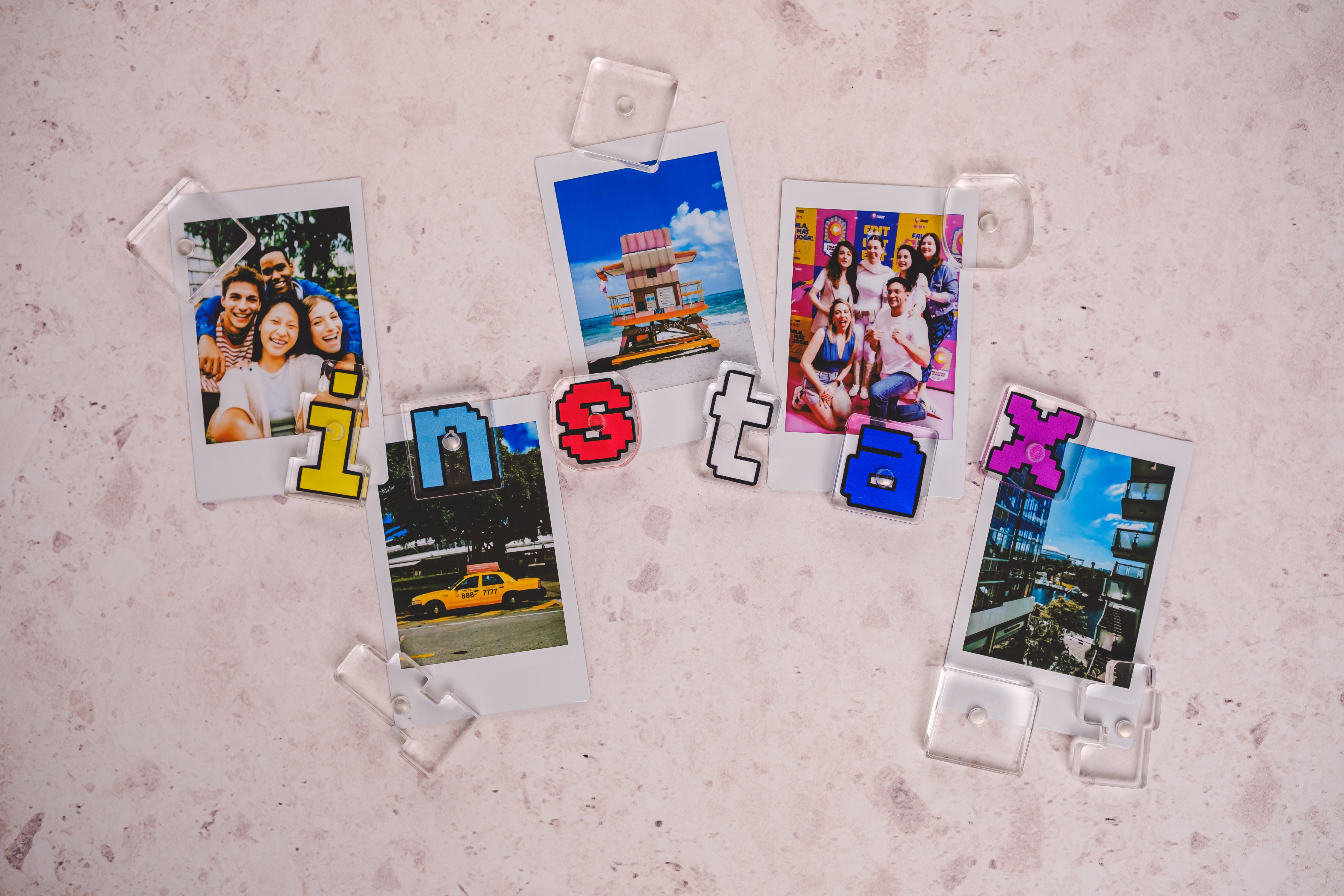 Combo Clipe para fotos letras instax™ + Filme instax™ mini 10 fotos
