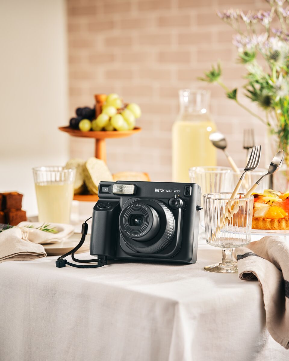 Câmera Instantânea Fujifilm instax WIDE 400™ Jet Black