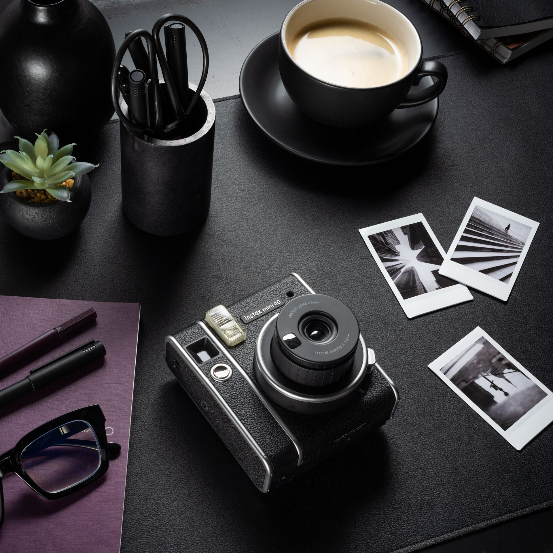Combo de Filmes Fujifilm instax™ mini Monochrome 30 Fotos